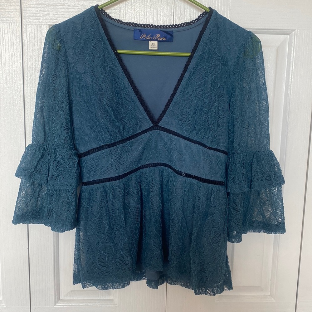 Lace blouse with black velvet edging size XS
